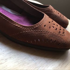 Aerosoles suede shoes
